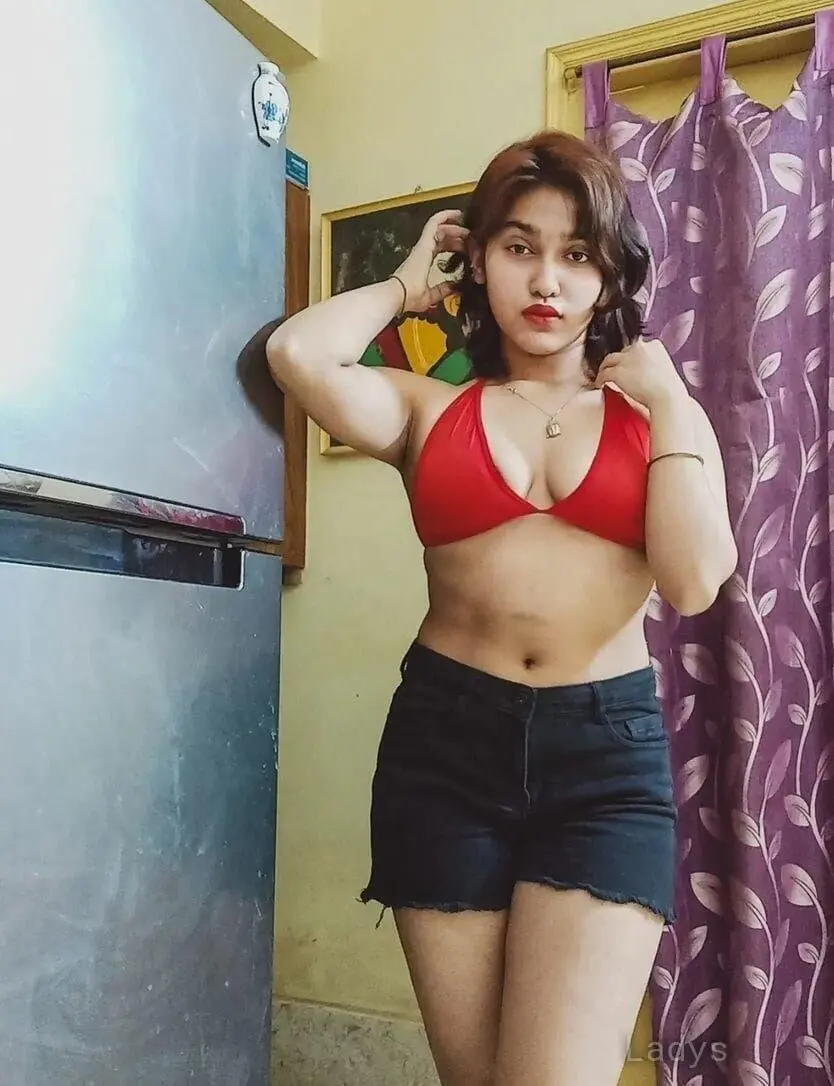 😉 Elegant Mature Call Girl for private companionship in Babugarh