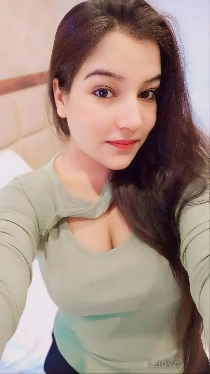 Sexy Experienced Call Girls in Ahmedabad For Gorgeous Females
